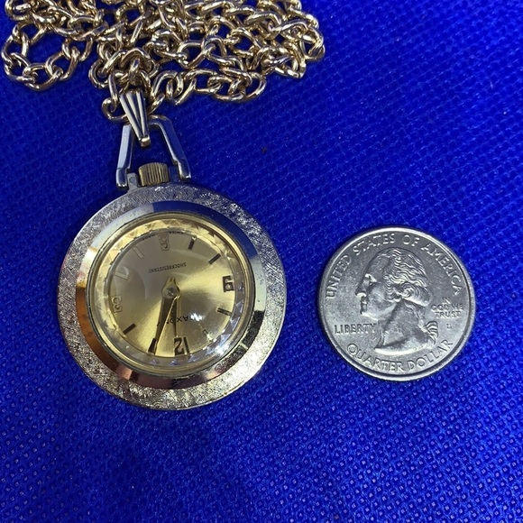 Vintage Saxony mechanical ladies pendant watch